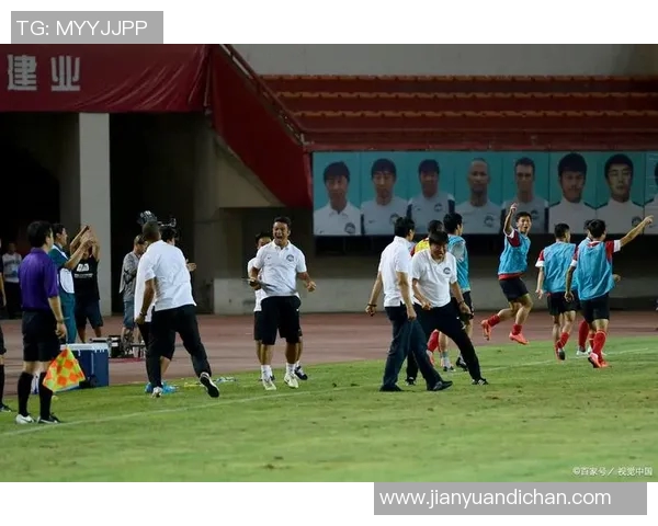 如何在足球比赛中提升个人技能与团队配合的有效策略 如何在足球比赛中提升个人技能与团队配合的有效策略